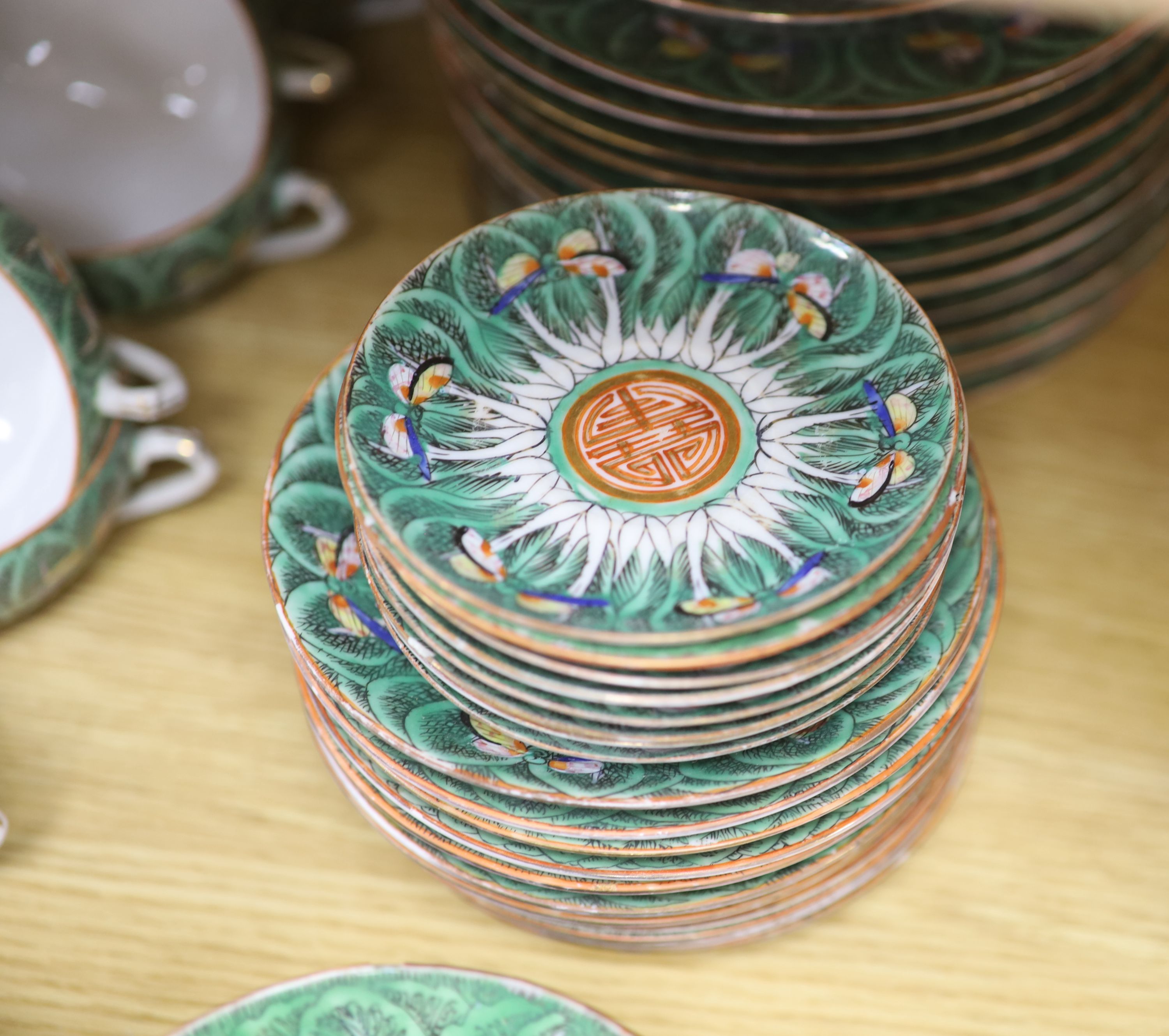 A Chinese porcelain cabbage part service, early 20th century